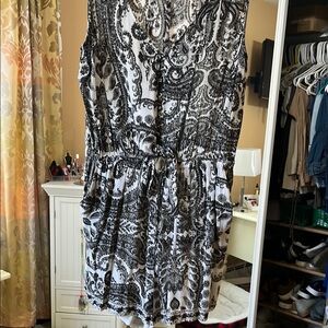 LUCKY brand black and White Paisley Romper sz L